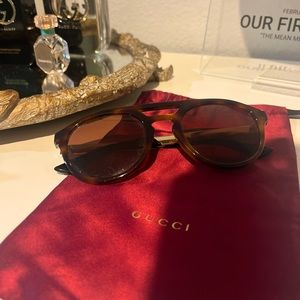 Gucci Sunglasses with dust bad and case!